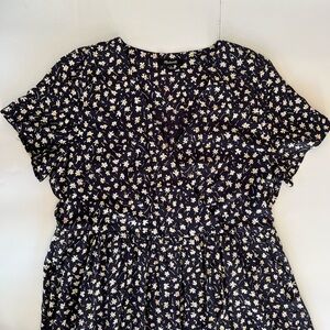 MADEWELL - MIDI DRESS
*NEVER WORN*
Short sleeve, v-neck, navy floral midi dress